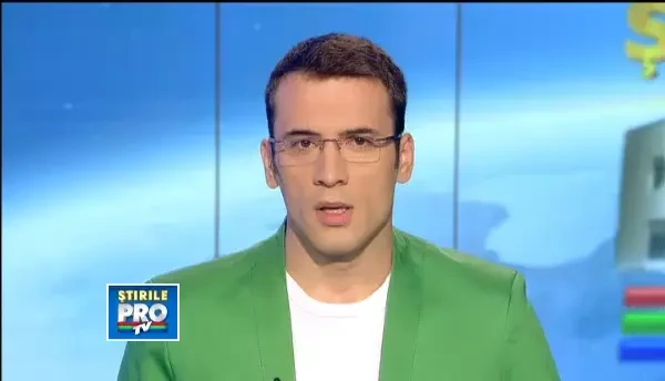 Furtuna de nisip si valuri de trei metri pe litoral. Steagul rosu a fost arborat, inotul e interzis