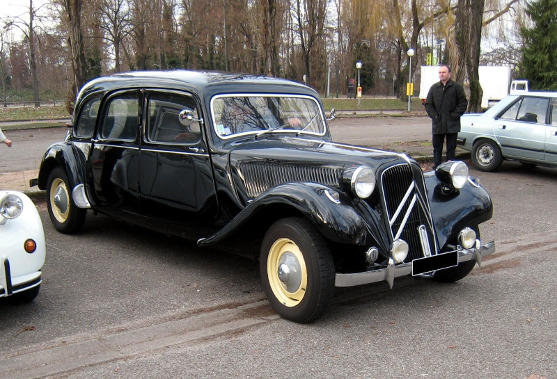 Vrei o masina de colectie? Colectia de automobile de epoca a printului de Monaco, scoasa la licitatie! GALERIE FOTO