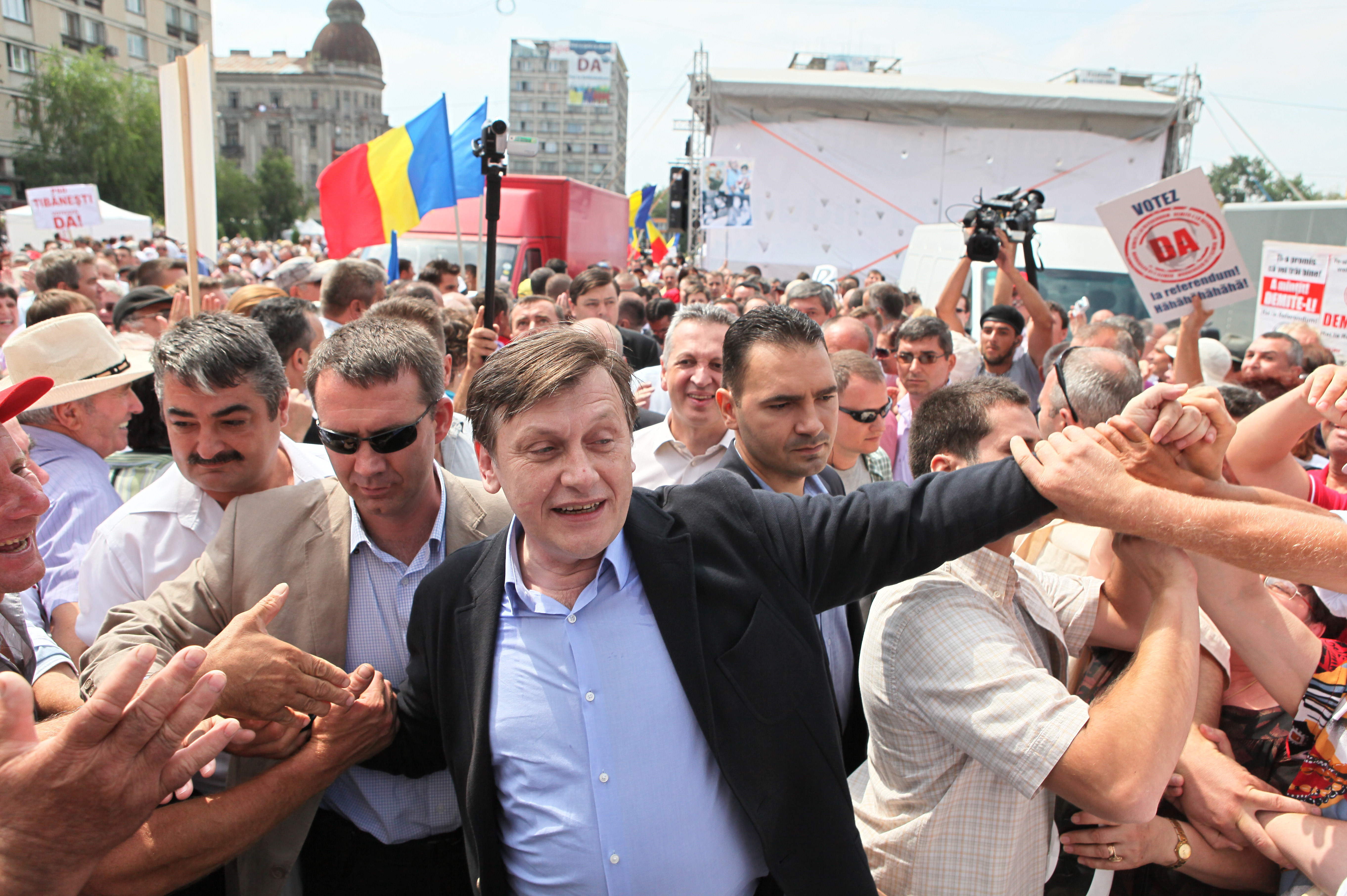 Traian Basescu: Crin Antonescu a MINTIT cand a spus ca doar Fota s-a opus demiterii sefului STS