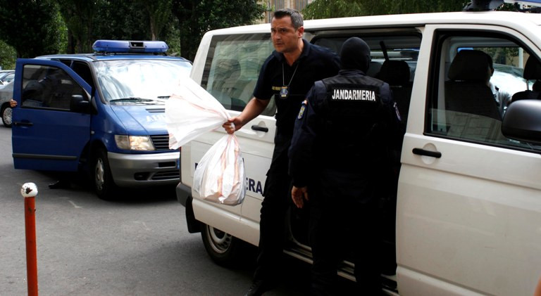 Descinderi la o grupare de proxeneti din Timisoara. 19 persoane au fost ridicate si duse la audieri