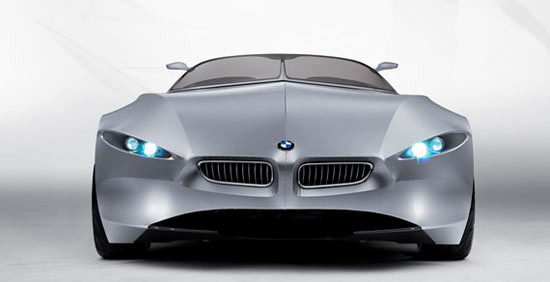 BMW marcheaza o premiera in industria auto. Cum vrea sa atraga mai multi clienti