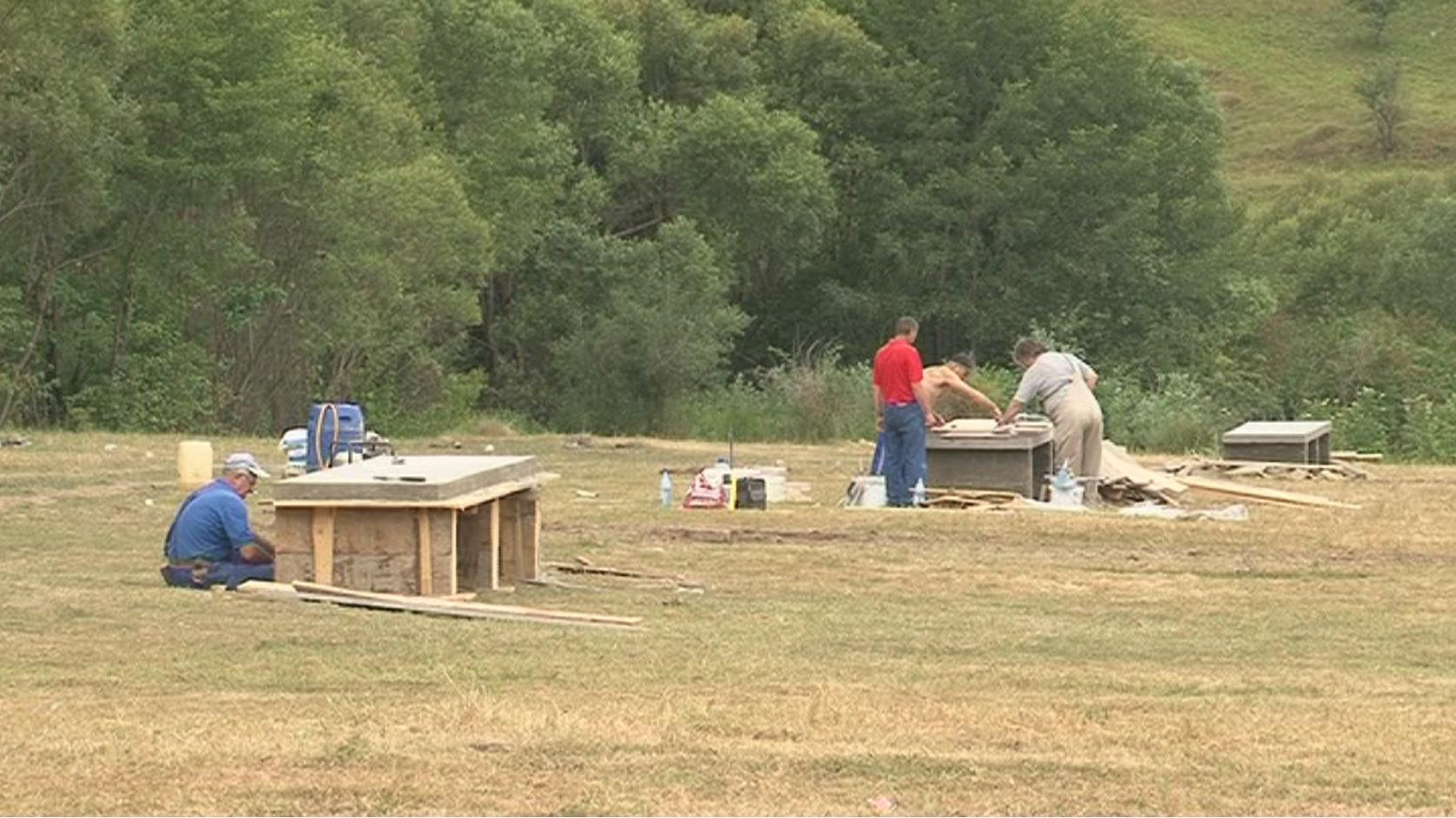 Zeci de gratare pentru picnic sunt puse la dispozitia clujenilor pe Valea Garbaului