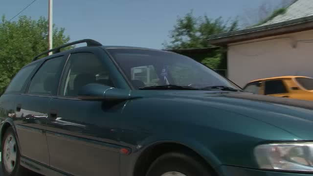 O femeie din Bacau a fost lovita de o masina fara sofer. Cum a fost posibil accidentul