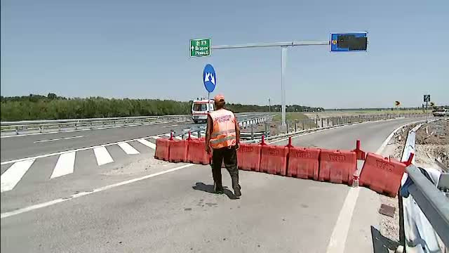 Drumurile ridicolului. Statul roman ia bani din taxe, dar si prin metoda "autostrazi fara iesire"