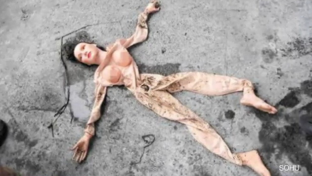 De cati politisti chinezi este nevoie, pentru a salva o papusa gonflabila de la inec :)))) VIDEO