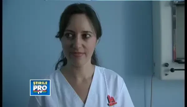 La un pas e moarte. Plafonul unei sali de spital s-a prabusit chiar in spatele unei asistente