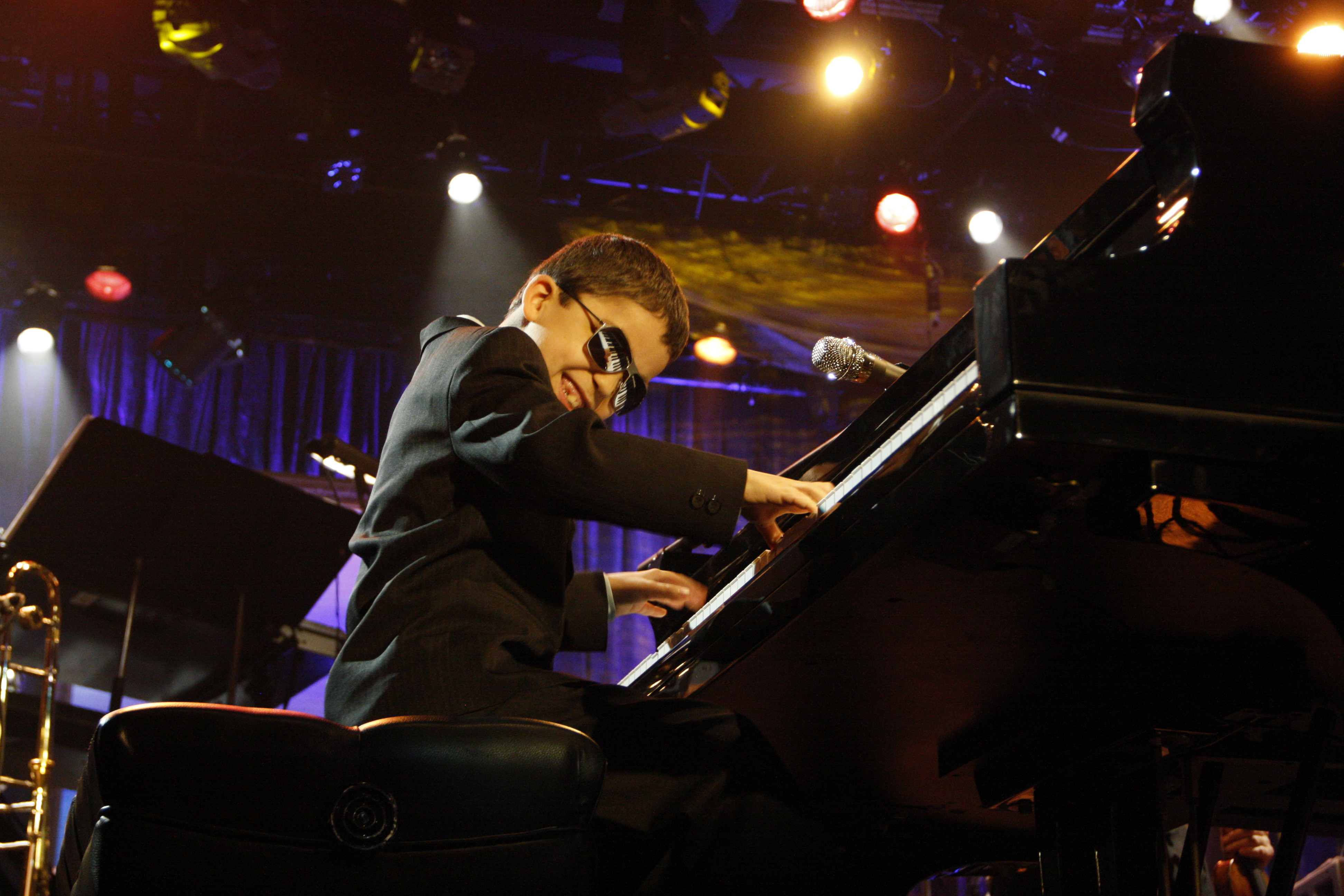 PUSTIUL asta a intrat in cartea recordurilor: La 11 ani este cel mai tanar muzician care si-a sustinut propriul turneu! VIDEO