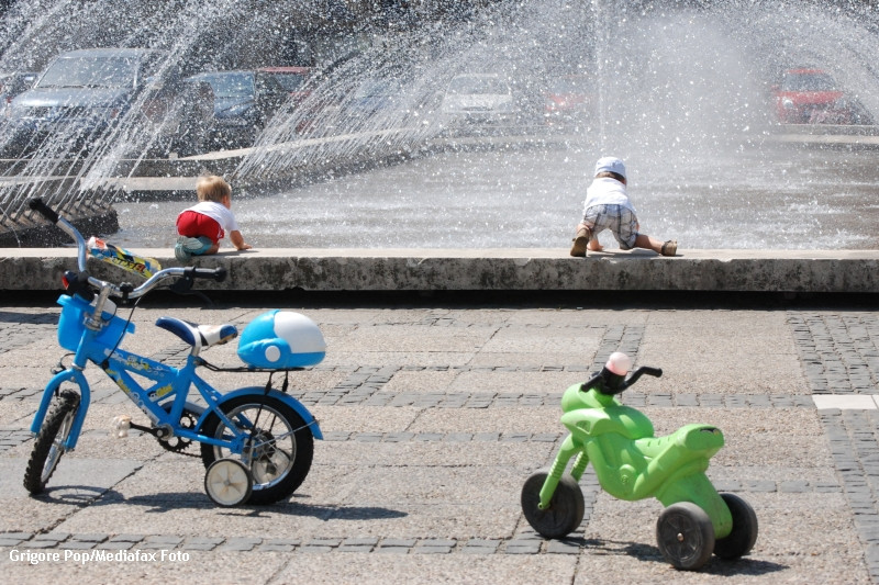 Cod galben de canicula in mai multe judete din tara. De duminica seara se schimba vremea