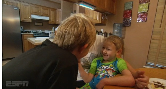 Au terminat cursa pe penultimul loc, dar o intreaga planeta ii adora. Povestea celor doi frati Long