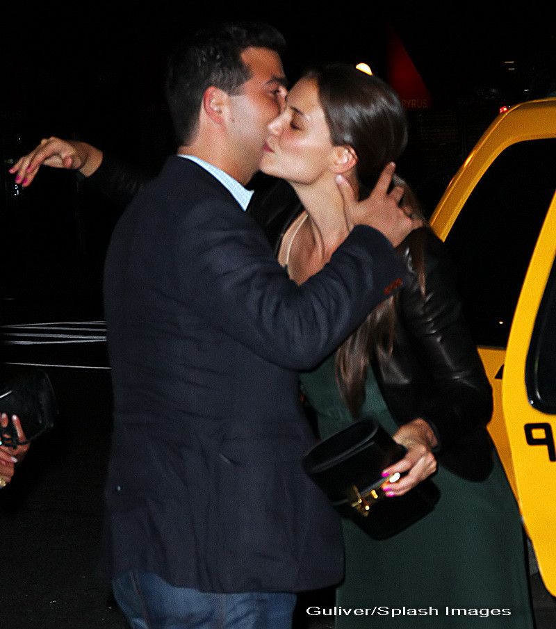 Noul barbat din viata fostei doamne Tom Cruise. Nu a mai fost vazuta asa de multa vreme. FOTO