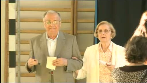 Ion Iliescu a votat la Liceul Jean Monnet. S-a intalnit cu sotia si fiii lui Adrian Nastase