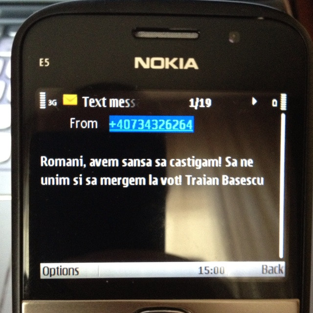 SMS-ul "din partea lui Traian Basescu" pe care presedintele suspendat il neaga