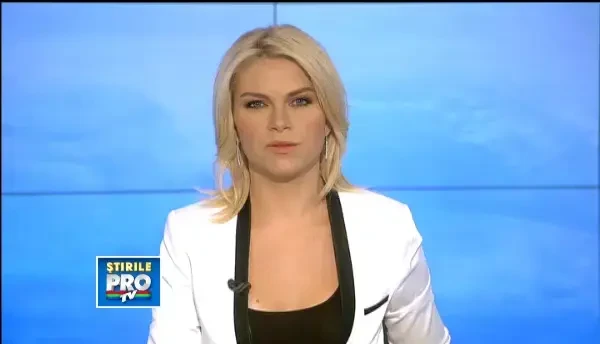 Pensionarii au asteptat la usa unei sectii de vot din Timisoara, inca dinainte de ora 7.00