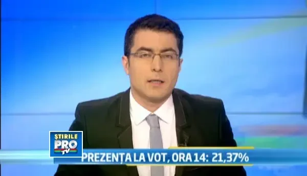 "Hai, fetele, alinierea si la vot". Radu Mazare a mers la vot insotit de tinere in costume de baie