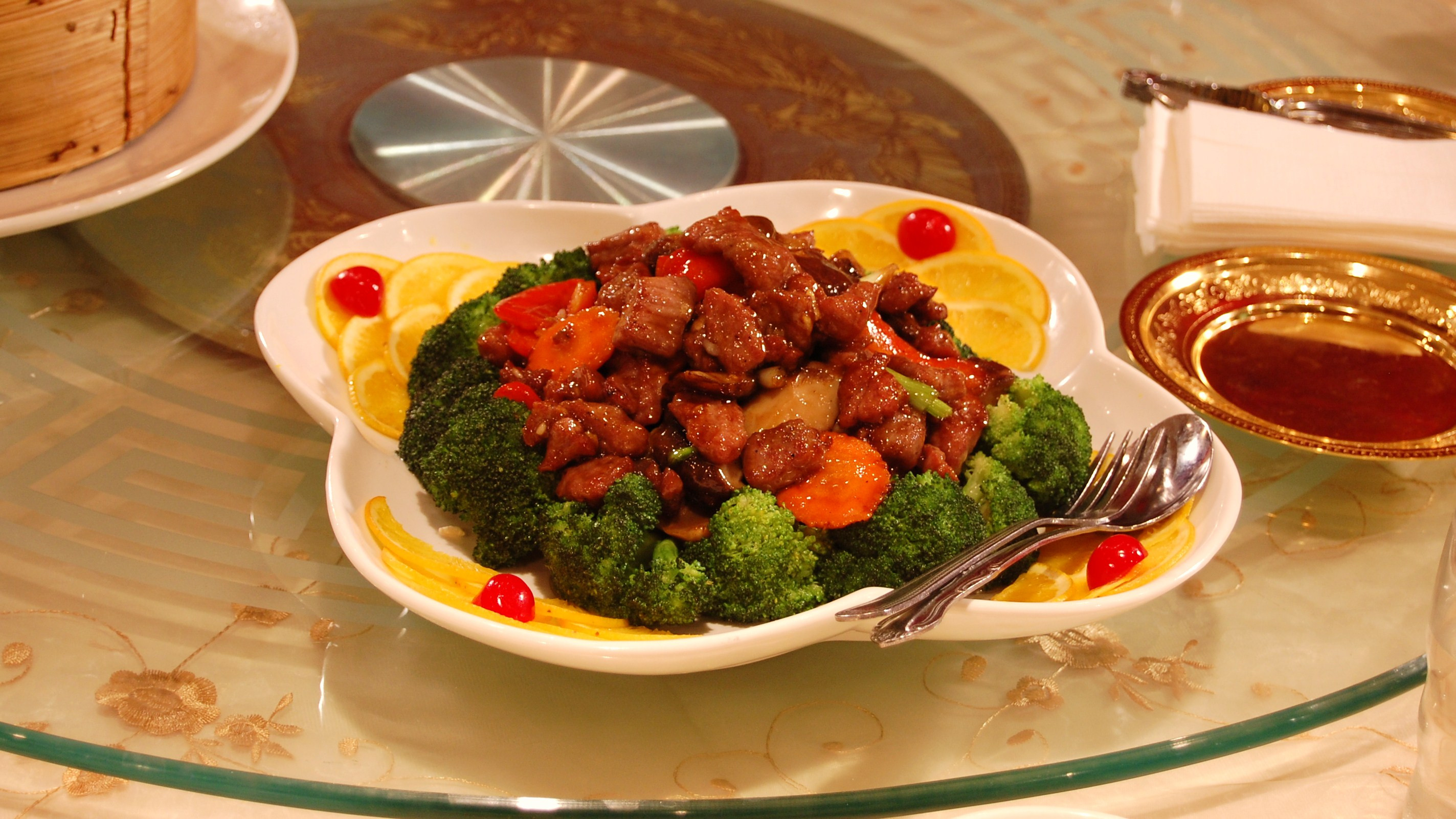 Cum sa nu te ingrasi in concediu: Vezi EXACT ce TREBUIE sa mananci!