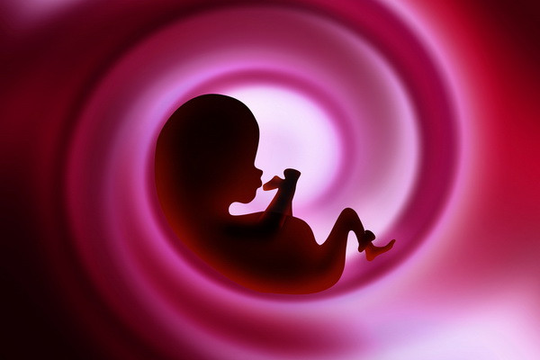 Microparticulele de plastic pot traversa placenta ajungând astfel la copiii nenăscuţi. Avertismentul oamenilor de știință