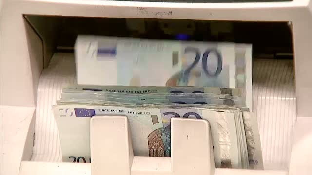 Bloomberg: Riscul economic al aprecierii euro este noua durere de cap a Europei