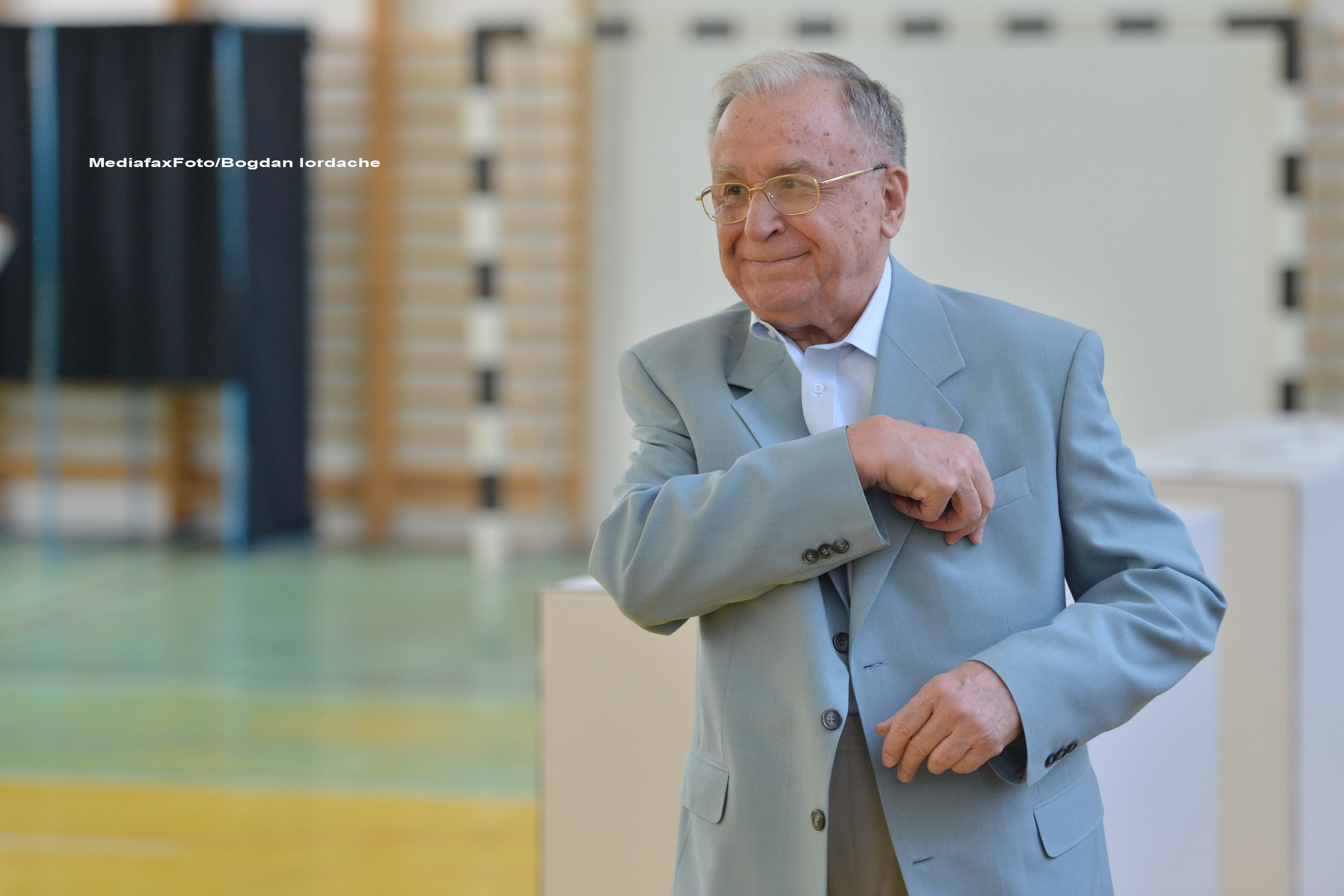 Ion Iliescu: Curtea Constitutionala trebuie sa valideze referendumul