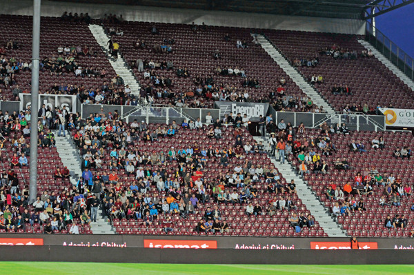 Au ramas si fara fani! Clujenii platesc scump lipsa de rezultate din startul sezonului