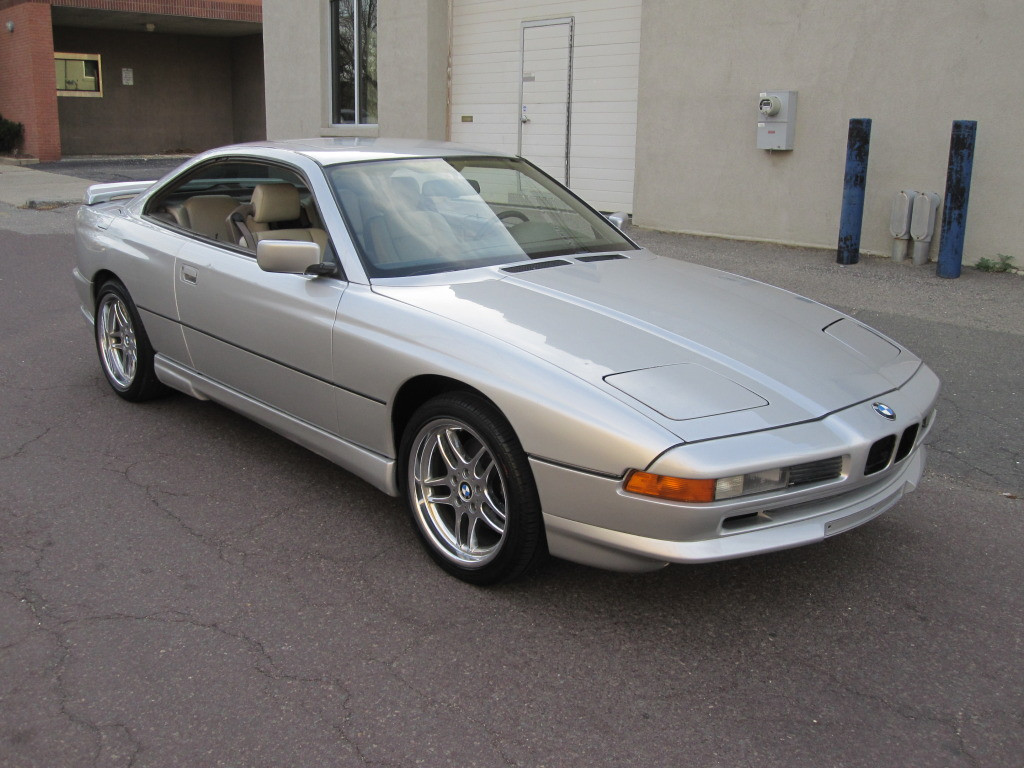 BMW 850i din '90 cu 300 de cai, numai 18.000 de km si tuning la superpret pe net!