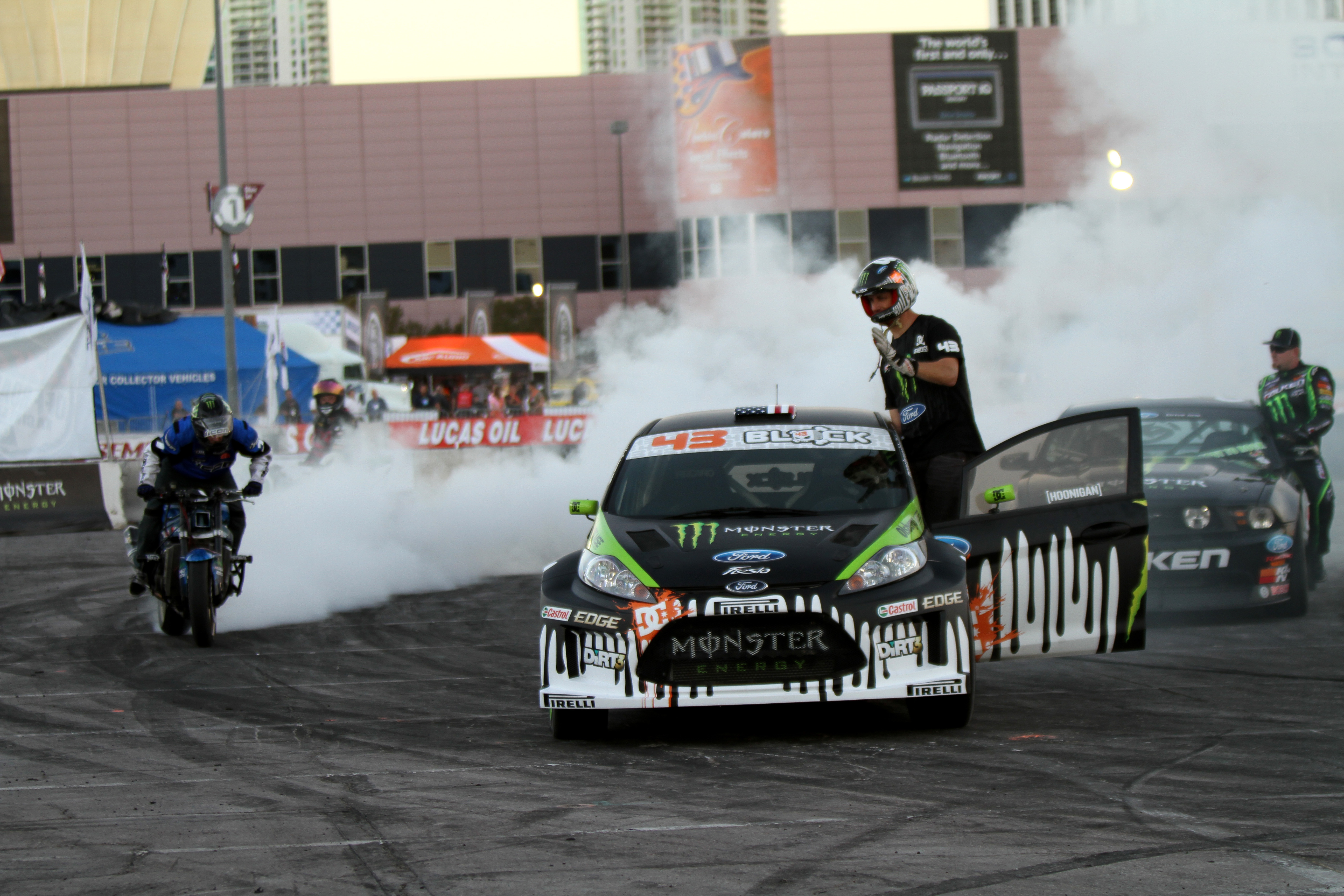 6 dintre cele mai urmarite 20 de clipuri pe Youtube sunt reclame la masini! Vezi TOPUL