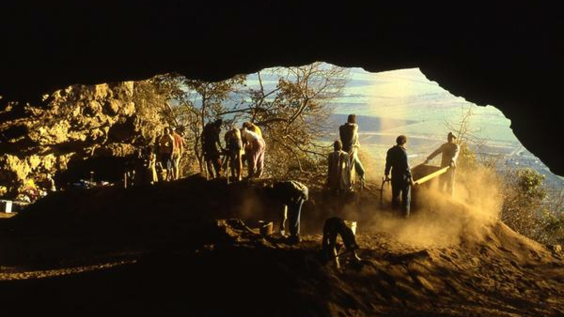Istoria lumii, rescrisa de obiectele gasite intr-o pestera din Africa."Sunt mai vechi decat credeam"