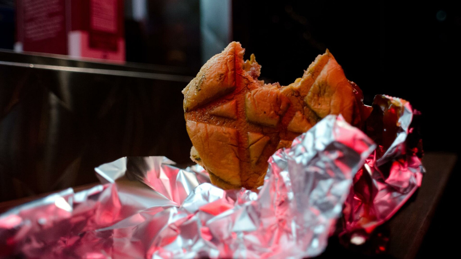 666 Burger: VEZI ce contine burgerul de 666 de dolari sau hot-dogul de 2.300 de dolari!