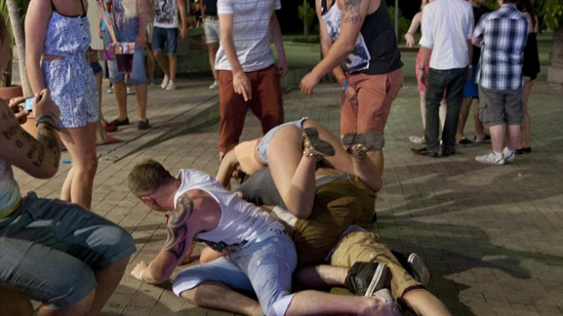 Magaluf, statiunea care aduna mii de tineri pusi pe distractie si care face tot mai multe victime