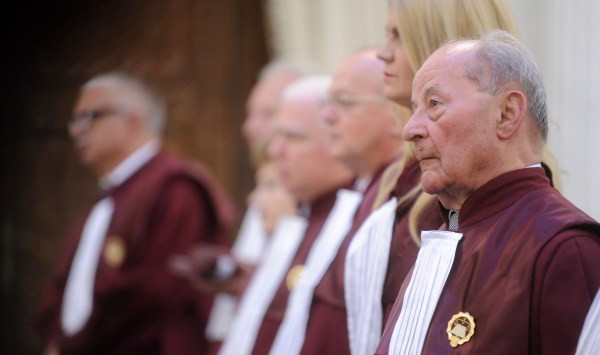 CC a cerut Guvernului, pana in 31 august,listele actualizate in baza carora a organizat referendumul