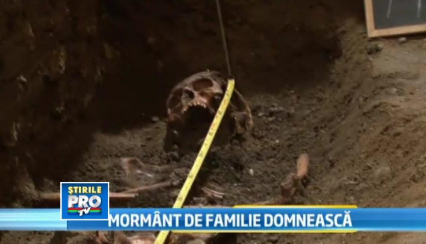 Descoperire epocala in Arges. Ce au gasit arheologii romani sub podeaua Manastirii Valea