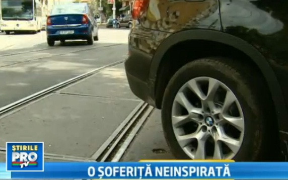 Sase tramvaie, blocate in Capitala timp de 2 ore dupa ce o soferita si-a parcat masina pe sine.VIDEO