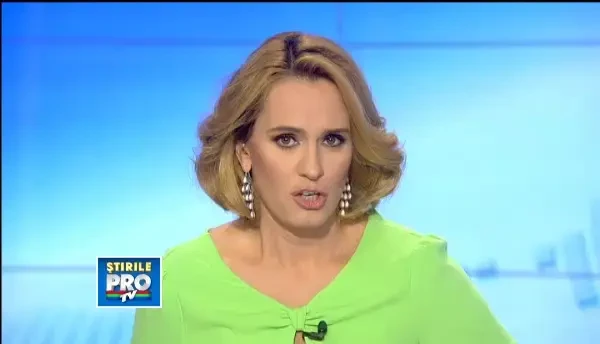 Sase tramvaie au fost blocate in Bucuresti, dupa ce o soferita si-a parcat masina pe sine