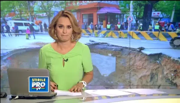 Imagini socante. Un barbat din Taiwan a fost inghitit de o groapa, dupa ce pamantul s-a surpat