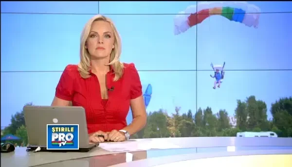 Incident la un miting aviatic din Suceava. Un parasutist a cazut in multime, un copil a fost ranit