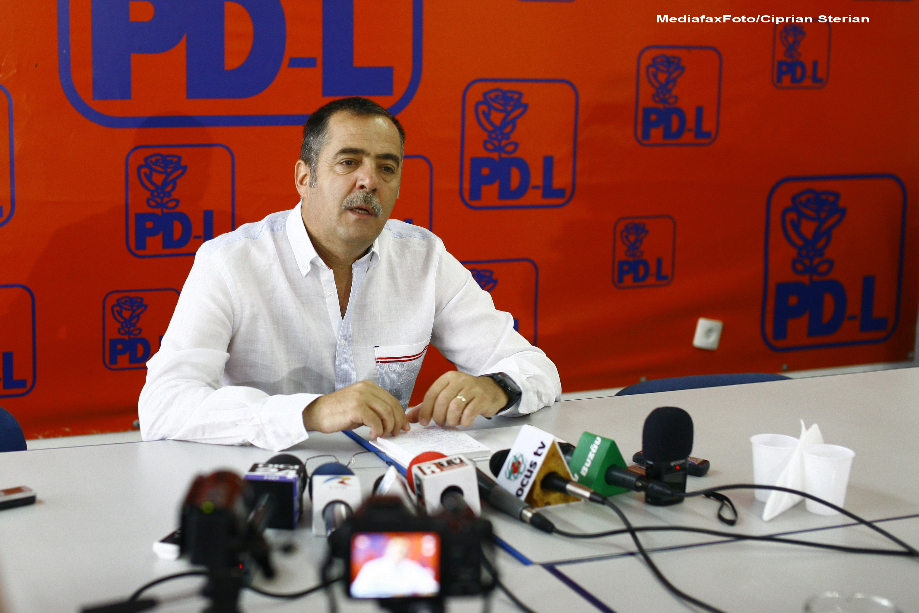 PDL: Antonescu sa-i spuna lui Ponta daca ii e frica de tensiuni sociale, nu noua si nici lui Basescu