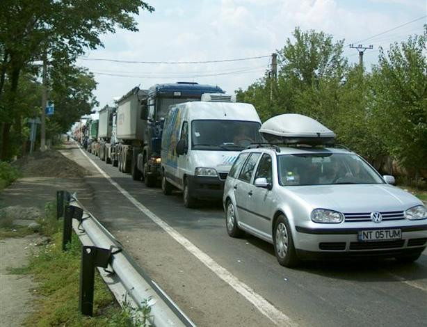 Aglomeratie pe DN 7. Mii de romani care lucreaza in strainatate vin in vacanta
