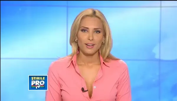 Record mondial in SUA: 140 de parasutisti cu capul in jos, formand un imens fulg de zapada