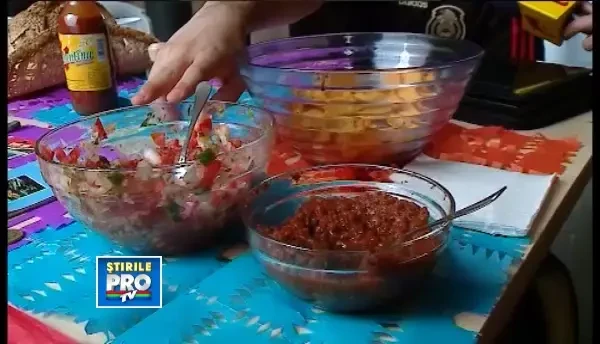 Invitatie la masa. Studentii din Pakistan, Hong Kong si Indonezia si-au demonstrat talentul culinar