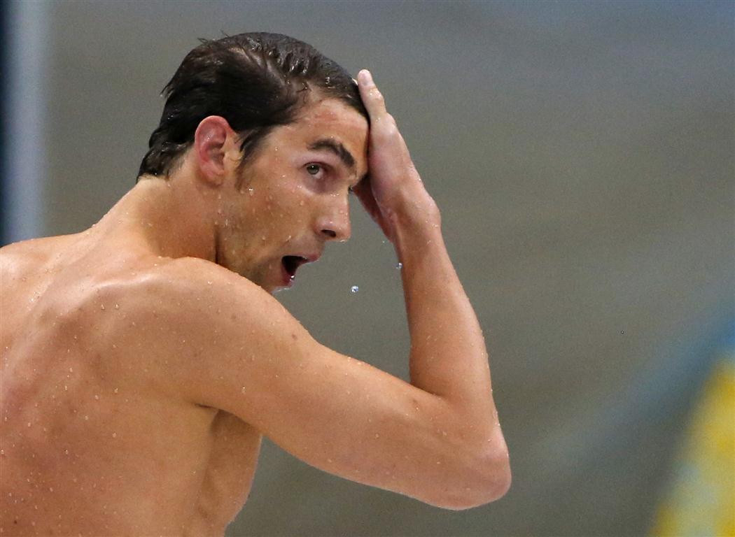 Michael Phelps recunoaste ca este ceva obisnuit sa .... in bazin :)