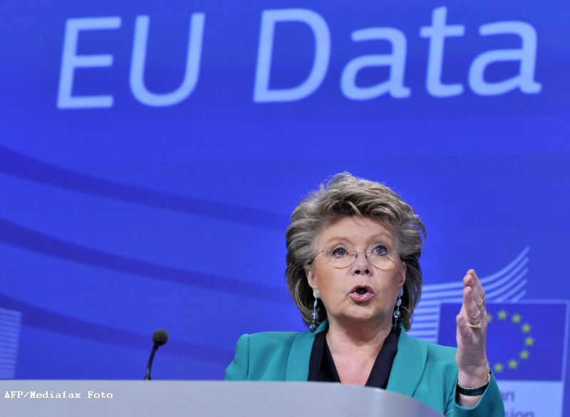 Viviane Reding se alatura Comisiei de la Venetia pentru a denunta presiunile asupra CC