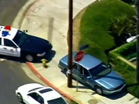 Un politist care a urmarit o masina pe mai multe strazi a ramas uluit cand a vazut cine era la volan