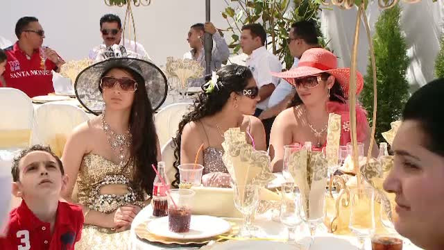 Botezul Chanellei, stranepoata unui membru al clanului Carpaci, in fata Inspectoratului de Politie