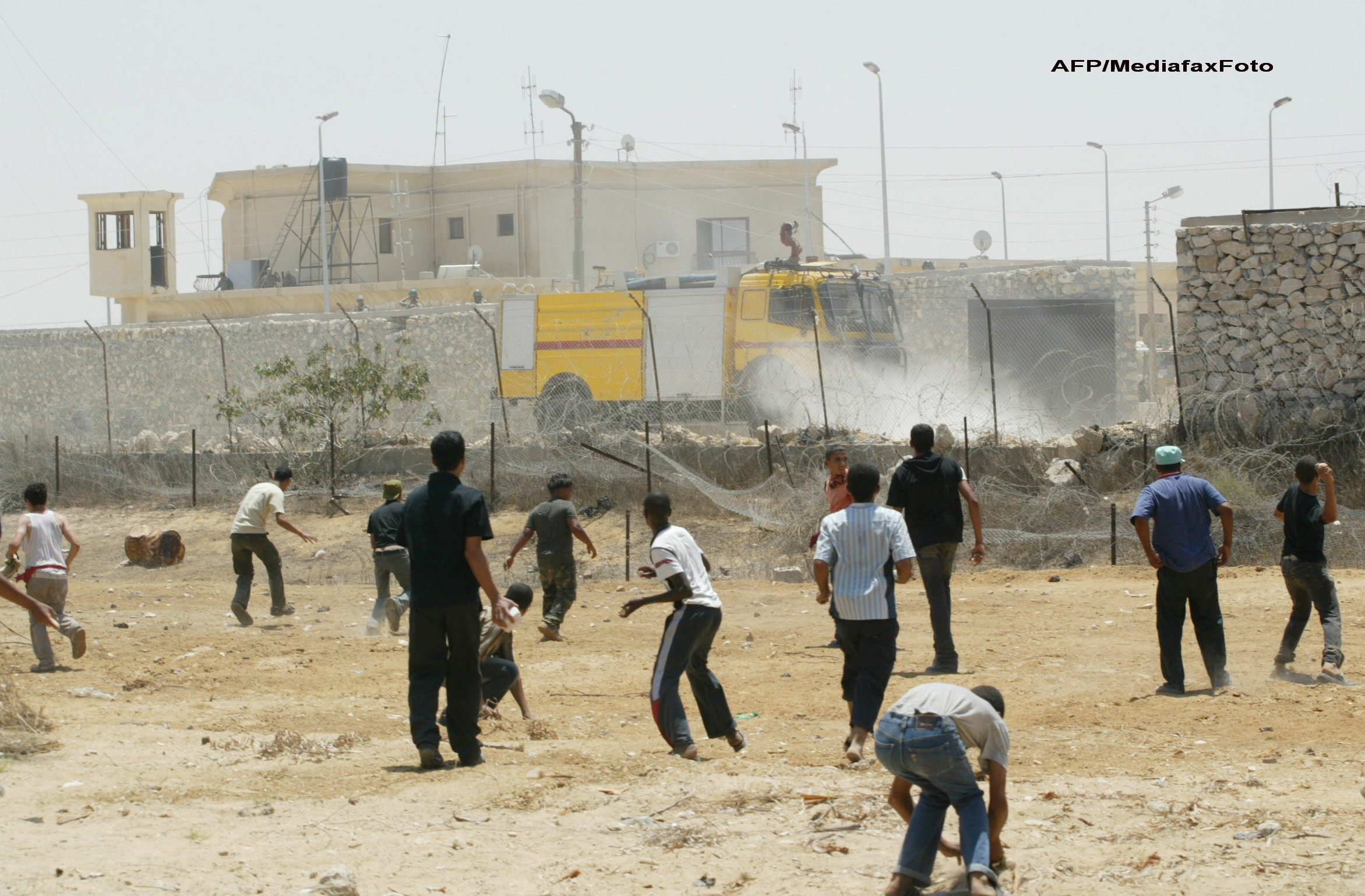 Egiptul a atacat cu elicoptere islamistii din Peninsula Sinai. Israelul s-a implicat in conflict