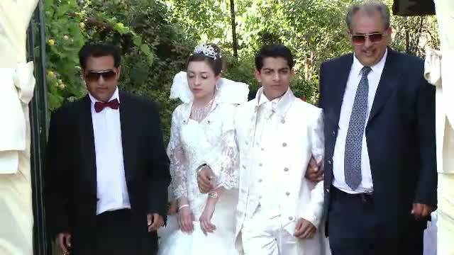 Nunta de 100.000 de euro. Pirandele au renuntat la tinuta traditionala pentru rochiile Chanel