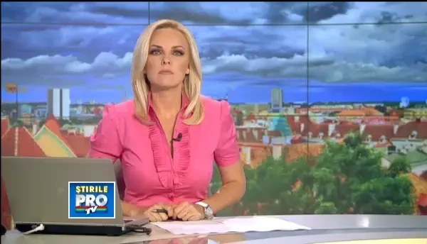 Vijelii de seara in Prahova si Dambovita. Ploi torentiale, strazi si pasaje blocate, copaci distrusi