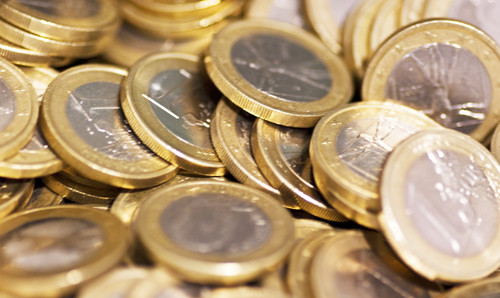 Bulgaria a INGHETAT pe termen nelimitat trecerea la moneda euro
