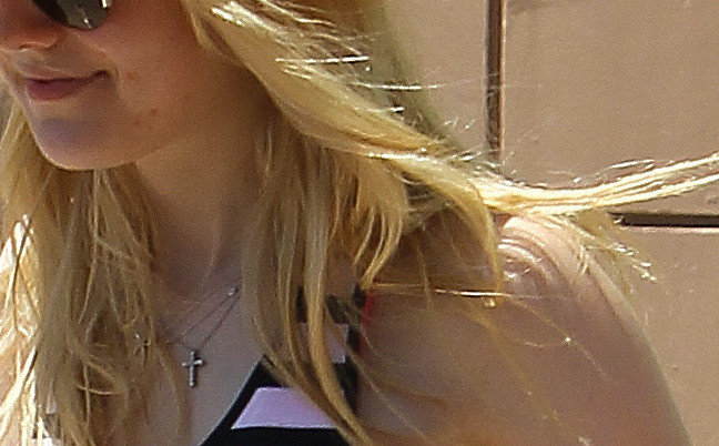 Invinsa de ACNEE. Diva cu ten de portelan, surprinsa in ofsaid de paparazzi. Cum arata fara machiaj