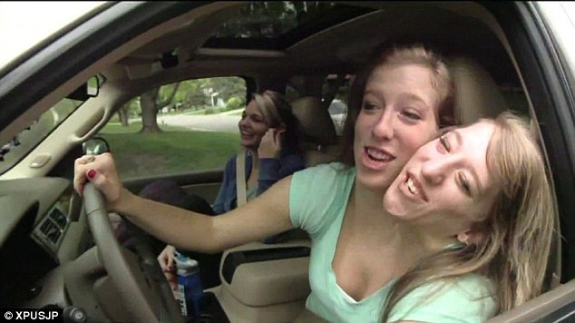 Sfideaza anatomia. Daca ele ar face un copil, ar fi primul nascut de doua femei in acelasi timp