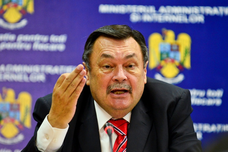 Parchetul cere Parlamentului avizul pentru urmarirea penala a fostului ministru Victor Paul Dobre