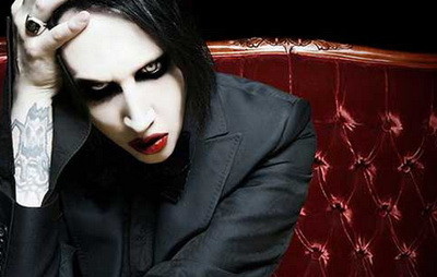 Marilyn Manson a avut nevoie de 24 de copci "pentru a-si reatasa urechea de cap"